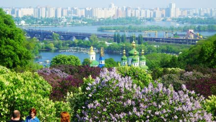 从基辅植物园远眺第聂伯河东岸 从基辅植物园远眺第聂伯河东岸