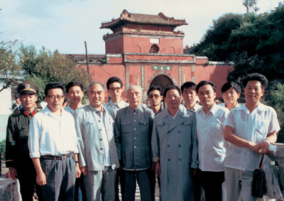 楚图南雕像 楚图南雕像