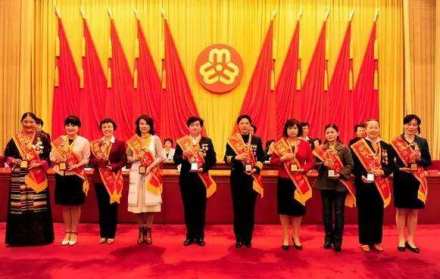 三八红旗手获奖场面 三八红旗手获奖场面