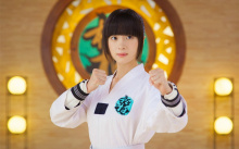 《旋风少女》戚百草