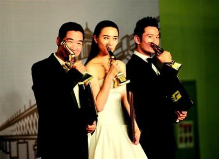 张国立、黄晓明金鸡封帝,宋佳封后
张国立、黄晓明金鸡封帝,宋佳封后