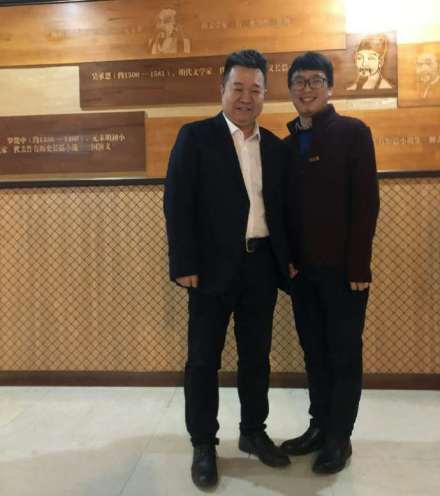 和中国作家协会书记处书记邱华栋先生合影 和中国作家协会书记处书记邱华栋先生合影