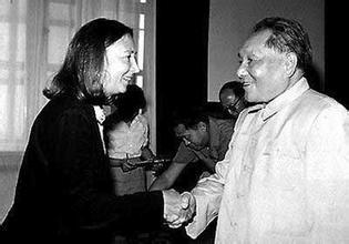 中央军委主席邓小平接见施燕华 中央军委主席邓小平接见施燕华