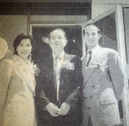 李子雄夫妇与著名外交家厉声教(中)合影
李子雄夫妇与著名外交家厉声教(中)合影