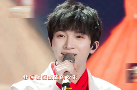 首登央视春晚演唱《灯火里的中国》 首登央视春晚演唱《灯火里的中国》