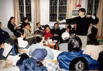 早期的阿里巴巴团队于马云公寓内工作 早期的阿里巴巴团队于马云公寓内工作