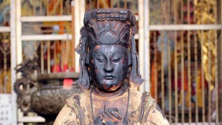 明朝时郑芝龙以魍港为基地,建天后宫供奉魍港妈祖神像 明朝时郑芝龙以魍港为基地,建天后宫供奉魍港妈祖神像