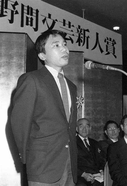 获得野间文艺新人奖 获得野间文艺新人奖