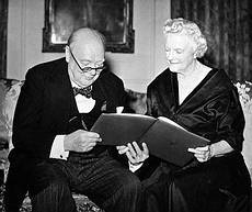 1954年的丘吉尔与妻子 1954年的丘吉尔与妻子