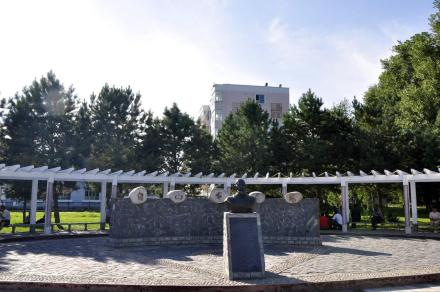 布尔津白山布广场 布尔津白山布广场