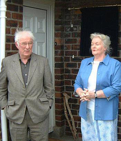 谢默斯·希尼(左) 谢默斯·希尼(左)