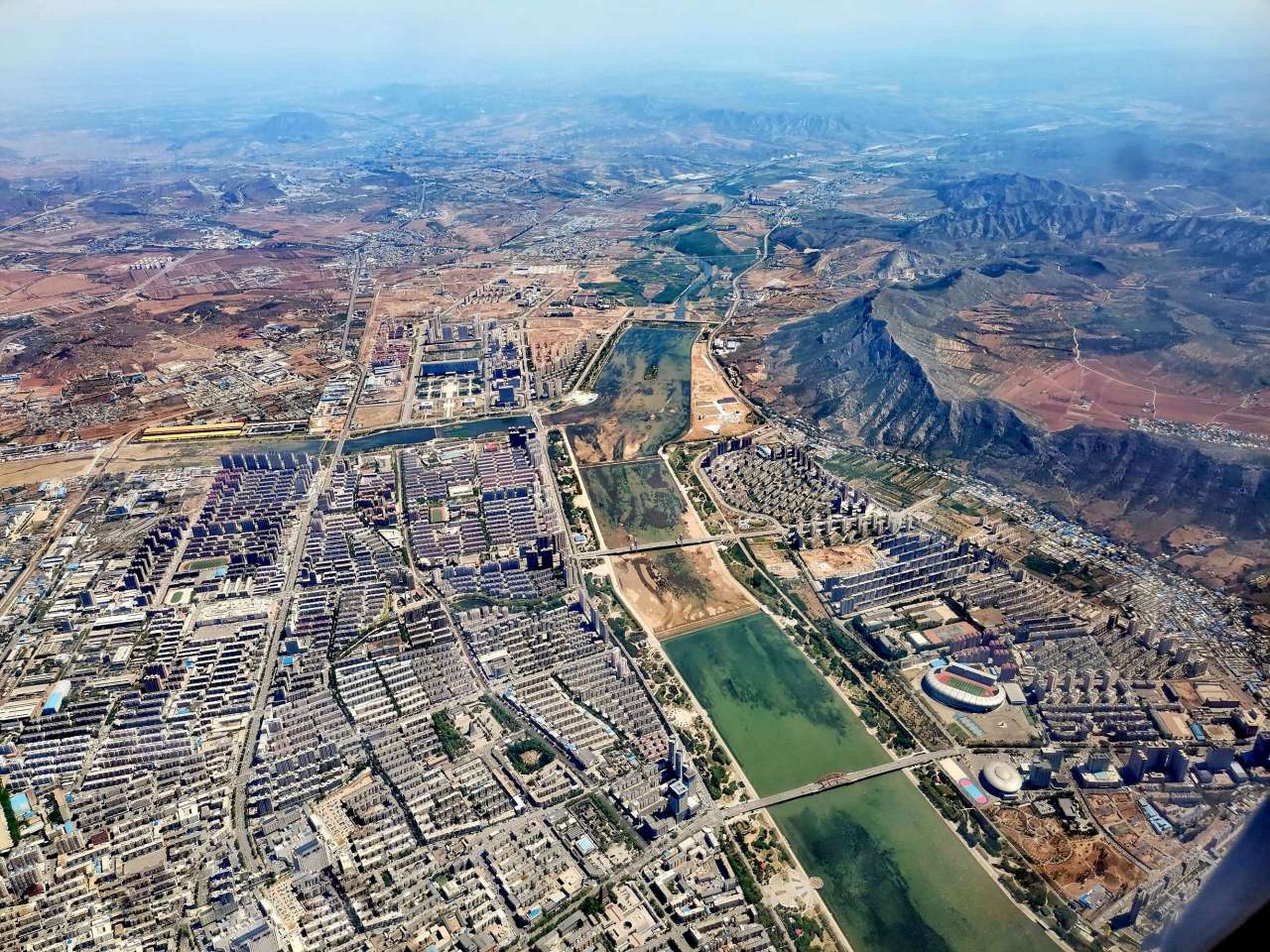 大凌河两岸朝阳市区 大凌河两岸朝阳市区