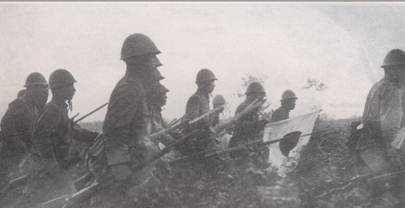 向南京逼近的日军步兵