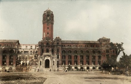 1945年5月31日,大批美军飞机由菲律宾起飞轰炸台北 1945年5月31日,大批美军飞机由菲律宾起飞轰炸台北