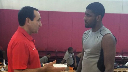 欧文与“老K教练”迈克·沙舍夫斯基 欧文与“老K教练”迈克·沙舍夫斯基