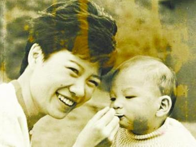 亦舒与儿子蔡边村 亦舒与儿子蔡边村