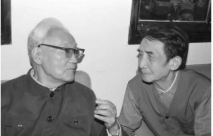 1987年,巴金和沙汀在成都。图据《新文学史料》。 1987年,巴金和沙汀在成都。图据《新文学史料》。