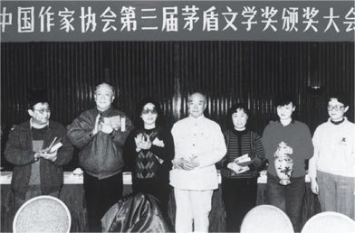 路遥凭借《平凡的世界》获得茅盾文学奖 路遥凭借《平凡的世界》获得茅盾文学奖