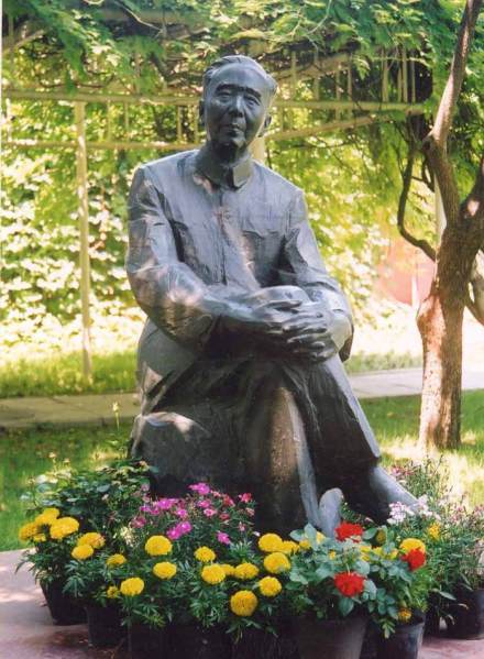 郭沫若铜像 郭沫若铜像