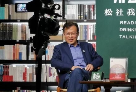 李洱在河南接受记者采访 李洱在河南接受记者采访