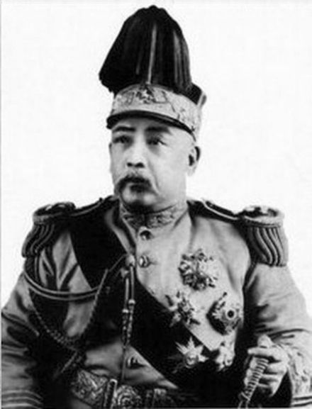 最后一位内阁总理、迫使清帝退位的袁世凯
最后一位内阁总理、迫使清帝退位的袁世凯