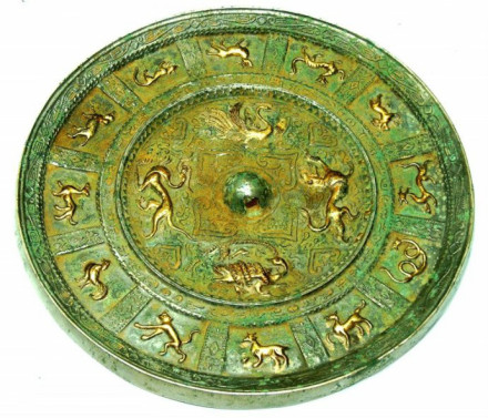 隋代银壳鎏金十二生肖四神镜 隋代银壳鎏金十二生肖四神镜