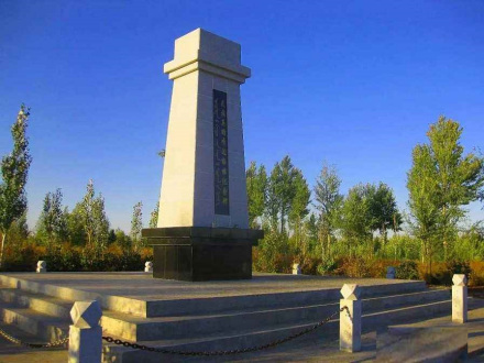 嘎达梅林纪念碑 嘎达梅林纪念碑