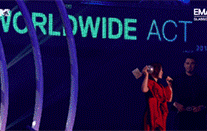 周笔畅获EMA“全球最佳艺人” 周笔畅获EMA“全球最佳艺人”