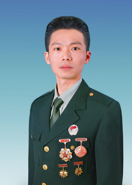 长篇小说《省长大人驾到》作者易白 长篇小说《省长大人驾到》作者易白