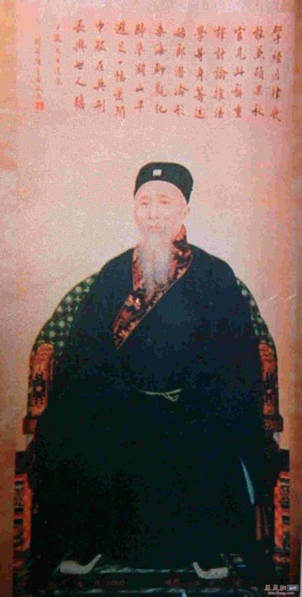 身穿汉服的沈家本 身穿汉服的沈家本