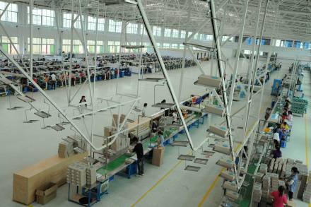 瑞金经开区内现代化流水线生产 瑞金经开区内现代化流水线生产