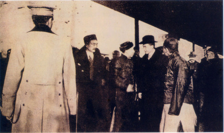 伍廷芳(中)1911年与唐绍仪(左二)在上海会面
伍廷芳(中)1911年与唐绍仪(左二)在上海会面