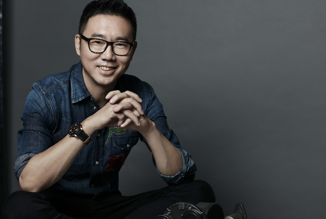 上海电影节导演李骏和《惊天大逆转》主创合影 上海电影节导演李骏和《惊天大逆转》主创合影