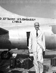 司徒雷登一九四九年从中国乘飞机回到美国 司徒雷登一九四九年从中国乘飞机回到美国