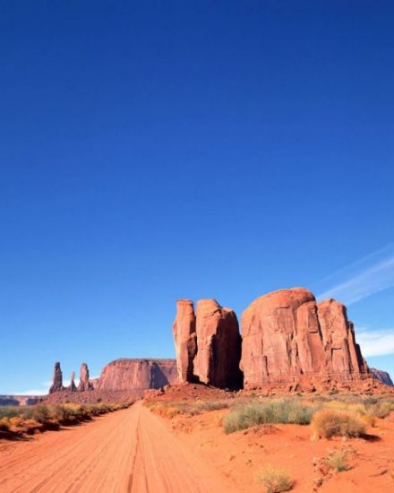 贺兰山附近的戈壁 贺兰山附近的戈壁