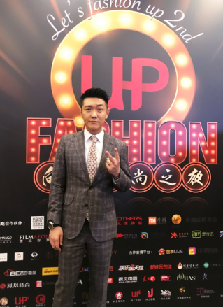 主持《向上up之夜主持》