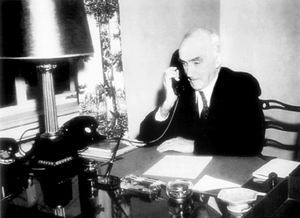 1946年出任驻华大使。 1946年出任驻华大使。