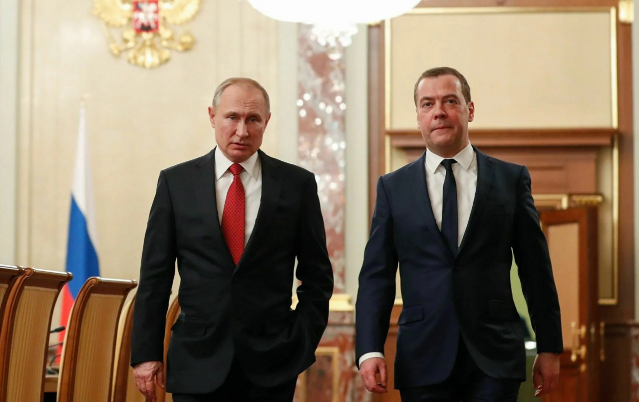 普京（左）与梅德韦杰夫（右）（2020年1月15日）