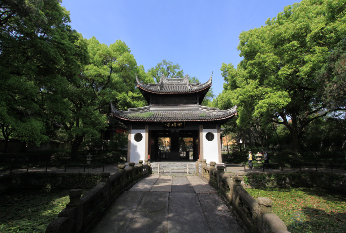 御碑亭与金莲桥