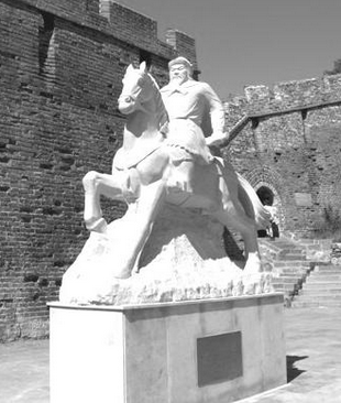 长城金山岭戚继光雕像 长城金山岭戚继光雕像