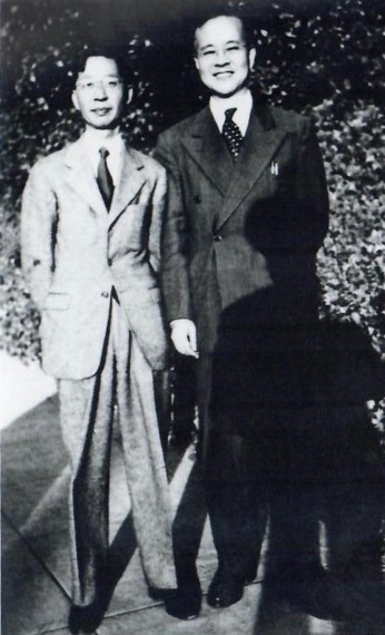 1945年罗常培【右】与老舍在美国 1945年罗常培【右】与老舍在美国