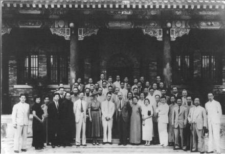 玻尔在清华留念合照 玻尔在清华留念合照