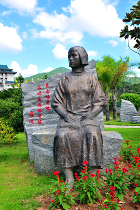 福州三山陵园里的庐隐铜像 福州三山陵园里的庐隐铜像