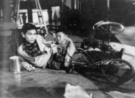 初次参演电影《吃耳光的人》 初次参演电影《吃耳光的人》