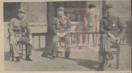 事变前三人合影,中间为杨虎城 事变前三人合影,中间为杨虎城