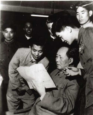 1960年,毛泽东主席在济南听取山东大学教师 讲解运筹学 1960年,毛泽东主席在济南听取山东大学教师 讲解运筹学