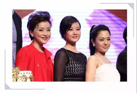 杨澜、宋祖英与苍井空同台出席活动 杨澜、宋祖英与苍井空同台出席活动