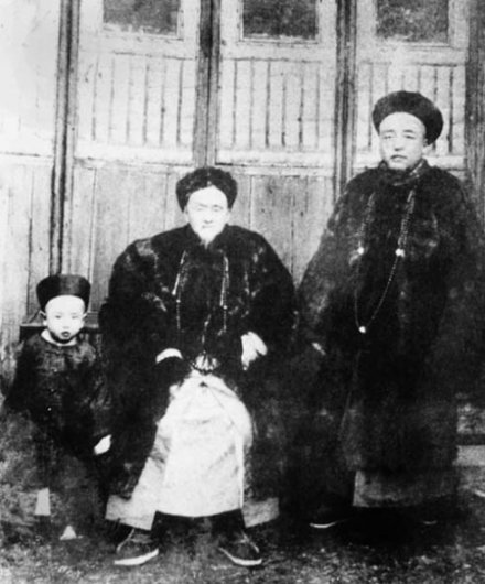 俞平伯与父亲俞陛云、曾祖父俞樾在一起 俞平伯与父亲俞陛云、曾祖父俞樾在一起