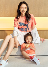 董璇酒窝母亲节写真