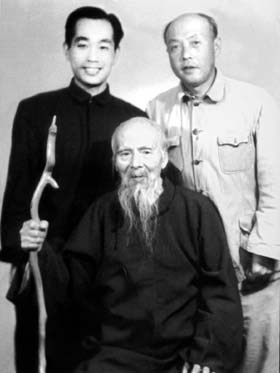 许麟庐、李苦禅(后右)、齐白石
许麟庐、李苦禅(后右)、齐白石